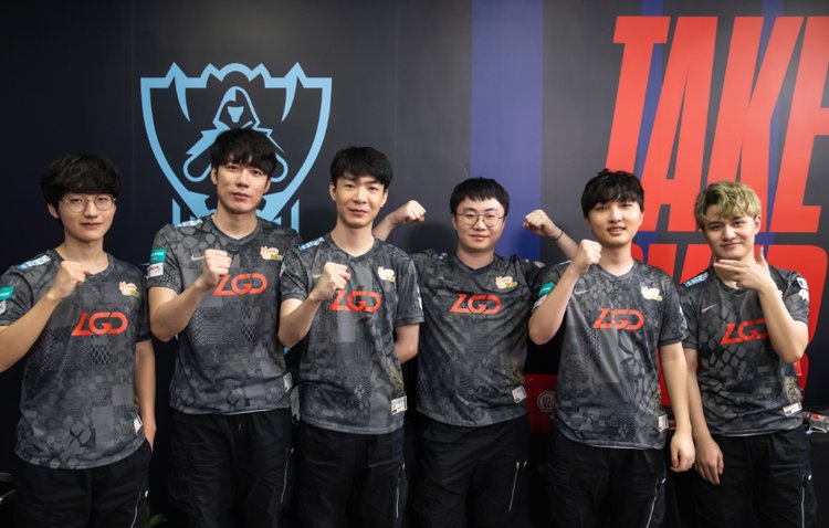 禁区前沿的 禁区前沿的